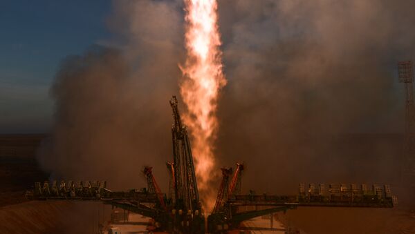 El despegue de la nave Soyuz MS-11 desde el cosmódromo de Baikonur - Sputnik Mundo