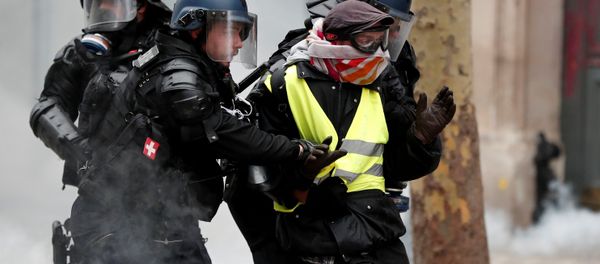 Protestas de 'chalecos amarillos' en Bruselas - Sputnik Mundo