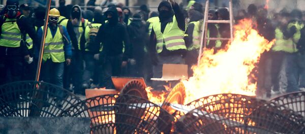 Protestas de los 'chalecos amarillos' en París - Sputnik Mundo