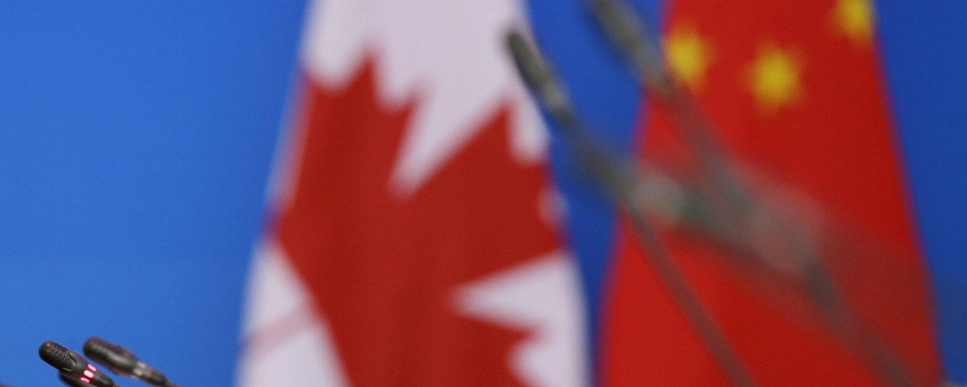 Ministro de finanzas de Canadá, Bill Morneau, durante el primer diálogo China-Canadá en Pekín, 12 de noviembre de 2018 - Sputnik Mundo, 1920, 27.08.2024