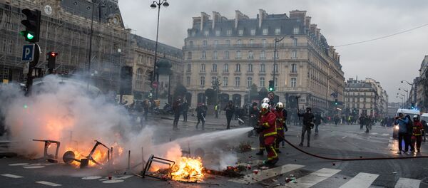 Protestas de los 'chalecos amarillos' en París - Sputnik Mundo
