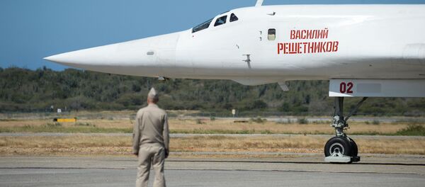 Nadie en el mundo debe tener miedo: aviones rusos aterrizan en Venezuela - Sputnik Mundo
