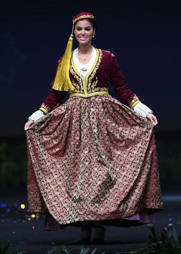 Espléndido desfile de trajes nacionales en el concurso Miss Universo 2018 - Sputnik Mundo