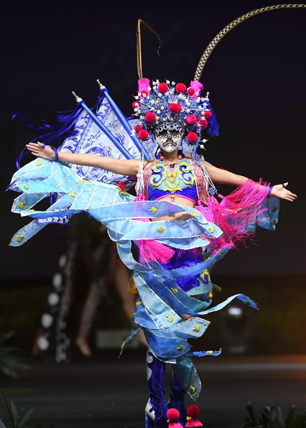 Espléndido desfile de trajes nacionales en el concurso Miss Universo 2018 Espléndido desfile de trajes nacionales en el concurso Miss Universo 2018 - Sputnik Mundo