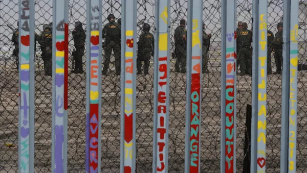 Policía de EEUU en la frontera con México