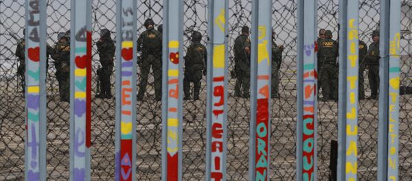 Policía de EEUU en la frontera con México - Sputnik Mundo