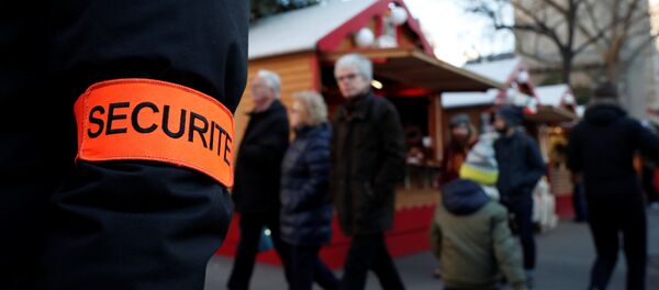 Un mercado navideño en París, Francia - Sputnik Mundo