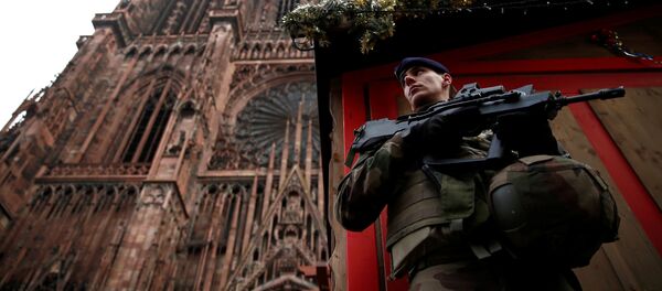 Policía francesa en el lugar del tiroteo en Estrasburgo - Sputnik Mundo