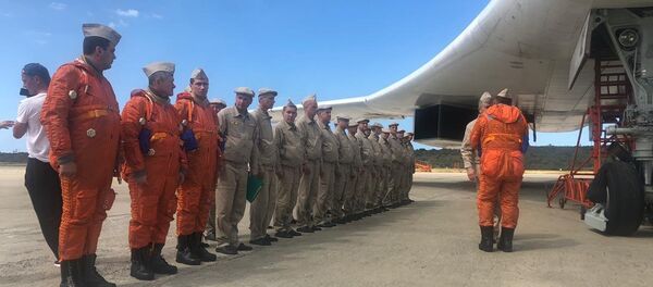 Una aeronave Tu-160 en la rampa 4 del aeropuerto internacional Simón Bolívar, en Venezuela - Sputnik Mundo