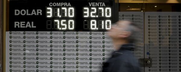 Tasa de cambio de dólar estadounidense y real argentino - Sputnik Mundo