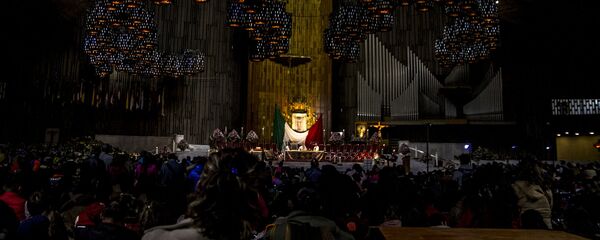 Una de las misas durante el festejo de la virgen en la Basílica de Guadalupe (Archivo) - Sputnik Mundo