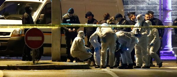 Los investigadores trabajan en la calle durante una operación policial durante la cual el presunto pistolero, Cherif Chekatt, quien mató a tres personas en un mercado navideño en Estrasburgo, fue asesinado - Sputnik Mundo