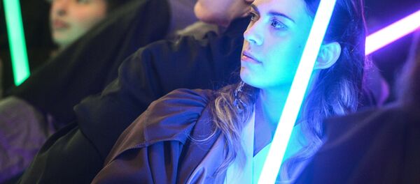 Visitantes del estreno de 'Star Wars: Episodio VII - El despertar de la Fuerza' en Moscú Visitantes del estreno de 'Star Wars: Episodio VII - El despertar de la Fuerza' en Moscú - Sputnik Mundo