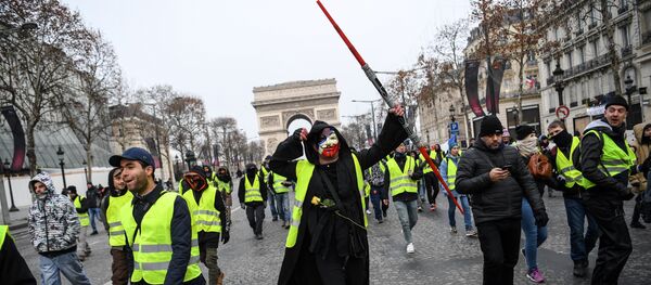 Una manifestación anti-Macron se apodera de París - Sputnik Mundo