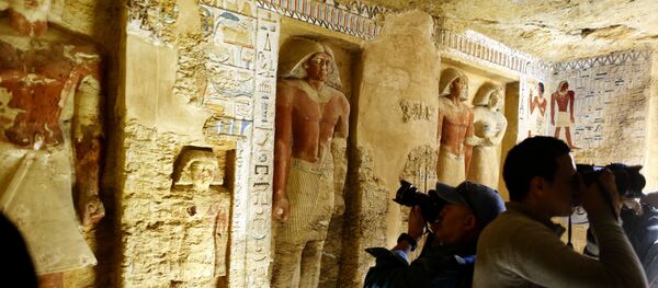 Hallan en Egipto una tumba de 4.400 años bien conservada y decorada con jeroglíficos y estatuas - Sputnik Mundo