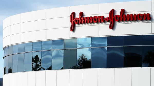 Un edificio de Johnson & Johnson en Irvine, California, EEUU - Sputnik Mundo