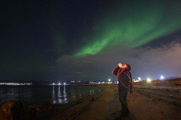 Vicky Peláez llamando a la Aurora Boreal con el pututo incaico - Sputnik Mundo