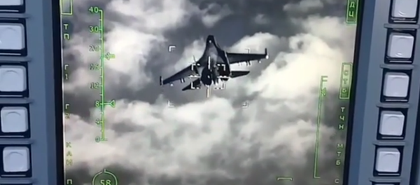 Vídeo: cómo un Su-34 'caza' a un Su-35 - Sputnik Mundo