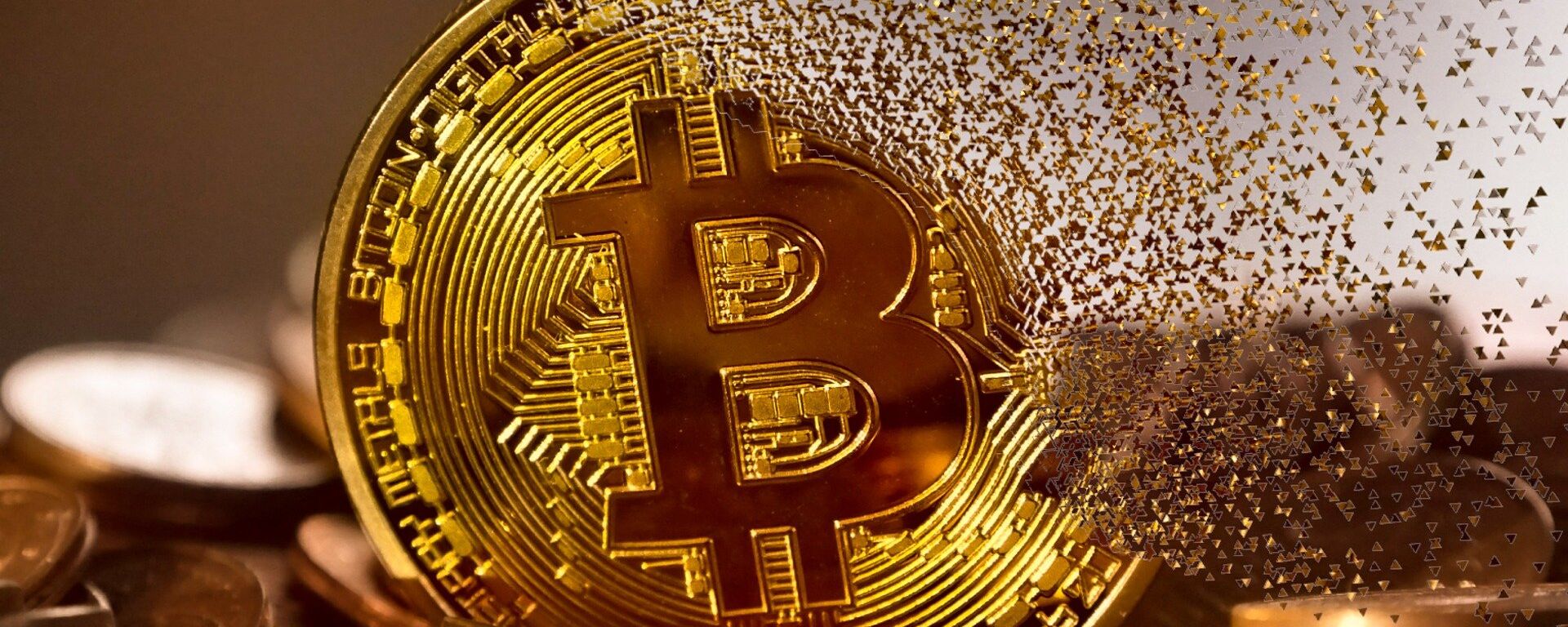 Un bitcoin haciéndose añicos - Sputnik Mundo, 1920, 19.06.2021