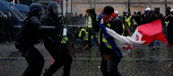 Protestas de 'chalecos amarillos' en París, Francia - Sputnik Mundo