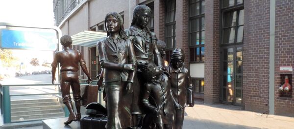 El monumento dedicado al programa Kindertransport en Berlín - Sputnik Mundo