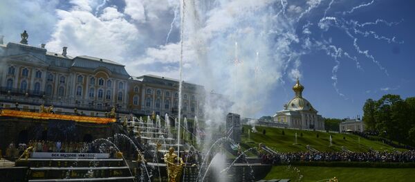 Fiesta primaveral de las fuentes en el museo-reserva Peterhof - Sputnik Mundo