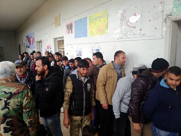 Antiguos terroristas y desertores sirios vuelven a las filas del Ejército - Sputnik Mundo