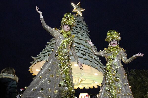 Los árboles de Navidad más insólitos e impresionantes del mundo - Sputnik Mundo