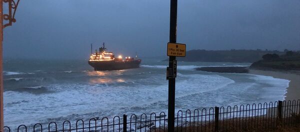 Un carguero ruso encalla en Falmouth, Cornwall, Reino Unido - Sputnik Mundo