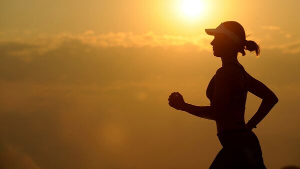 Una mujer corriendo (archivo) - Sputnik Mundo