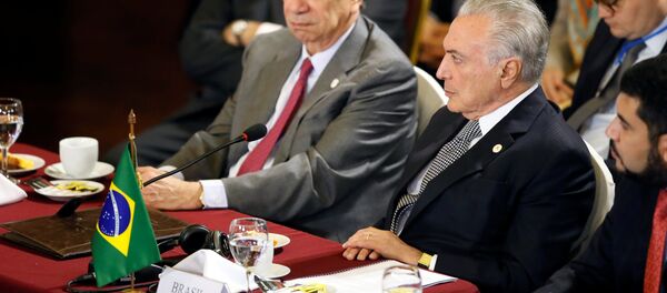 Michel Temer, presidente de Brasil (drcha) - Sputnik Mundo