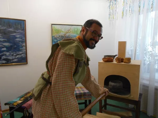 Ferran, en un traje típico de la República de Komi (Rusia) Ferran, en un traje típico de la República de Komi (Rusia) - Sputnik Mundo