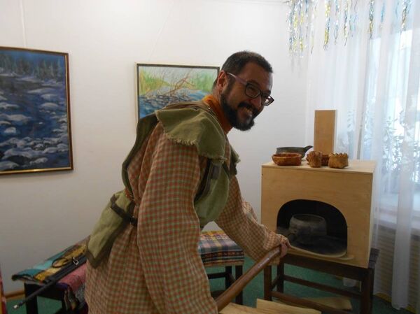 Ferran, en un traje típico de la República de Komi (Rusia) - Sputnik Mundo