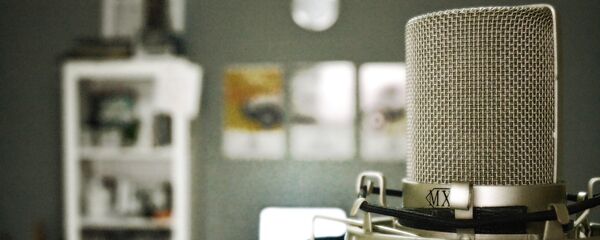 Un micrófono - Sputnik Mundo