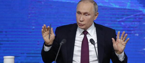 El presidente de Rusia, Vladímir Putin, durante la gran rueda de prensa anual El presidente de Rusia, Vladímir Putin, durante la gran rueda de prensa anual - Sputnik Mundo