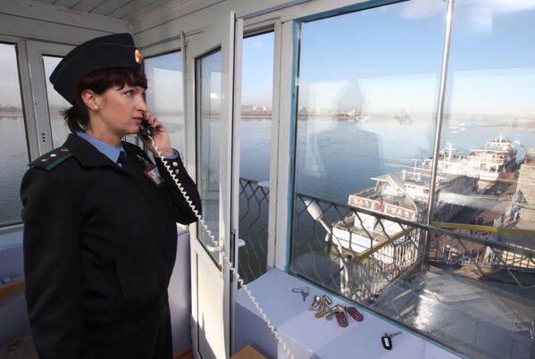 Un servicio difícil y peligroso: la jornada de los agentes de seguridad de Rusia - Sputnik Mundo