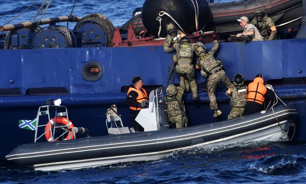 Un servicio difícil y peligroso: la jornada de los agentes de seguridad de Rusia - Sputnik Mundo