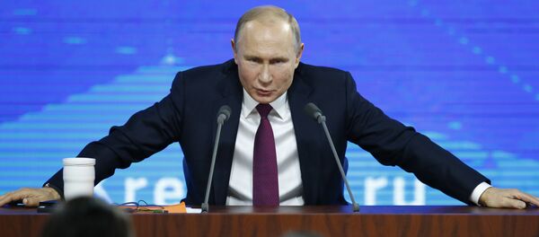 El presidente de Rusia, Vladímir Putin, durante la gran rueda de prensa anual El presidente de Rusia, Vladímir Putin, durante la gran rueda de prensa anual - Sputnik Mundo