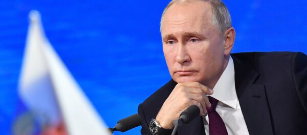 El presidente de Rusia, Vladímir Putin, durante la gran rueda de prensa anual El presidente de Rusia, Vladímir Putin, durante la gran rueda de prensa anual - Sputnik Mundo