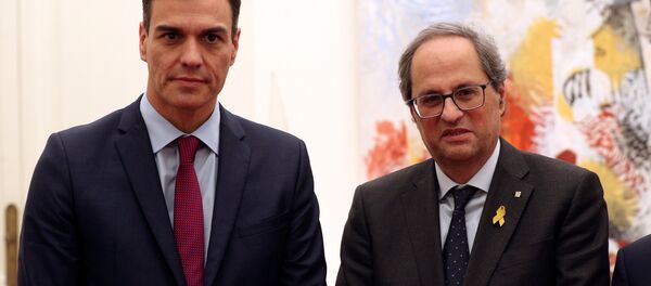 El presidente del Gobierno español, Pedro Sánchez y el presidente de la Generalitat, Quim Torra El presidente del Gobierno español, Pedro Sánchez y el presidente de la Generalitat, Quim Torra - Sputnik Mundo