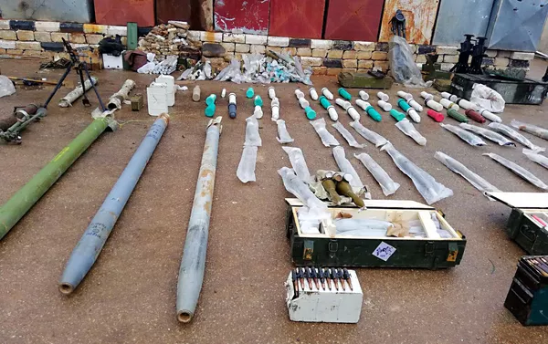 Una operación conjunta de militares rusos y las fuerzas de seguridad de Siria ha logrado encontrar un gran depósito de armas y municiones abandonado por terroristas en campos agrícolas de la provincia de Deraa, al sur de Siria Una operación conjunta de militares rusos y las fuerzas de seguridad de Siria ha logrado encontrar un gran depósito de armas y municiones abandonado por terroristas en campos agrícolas de la provincia de Deraa, al sur de Siria - Sputnik Mundo