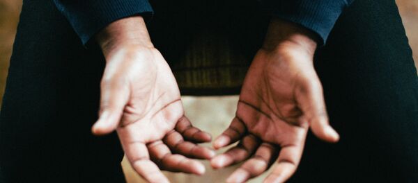 Dos manos Dos manos - Sputnik Mundo