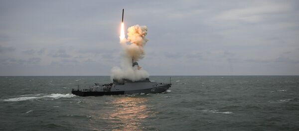 Lanzamiento de un misil desde un buque - Sputnik Mundo