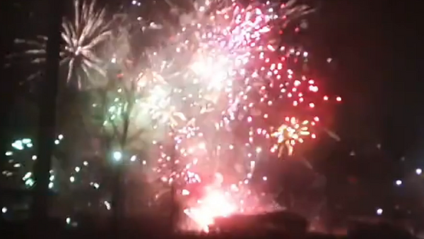 Un depósito de fuegos artificiales se incendia en San Petersburgo - Sputnik Mundo