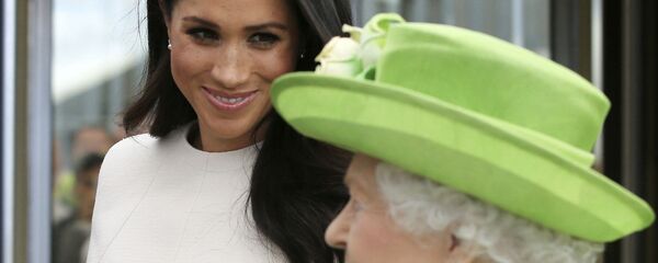 Meghan Markle, duquesa de Sussex, e Isabel II, la reina de Inglaterra Meghan Markle, duquesa de Sussex, e Isabel II, la reina de Inglaterra - Sputnik Mundo