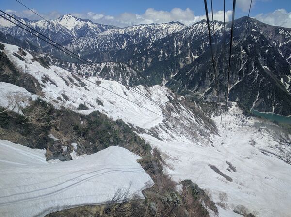El teleférico Tateyama en los Alpes japoneses - Sputnik Mundo