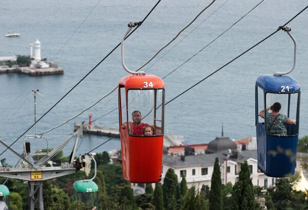 El teleférico de la ciudad de Yalta, en Crimea - Sputnik Mundo