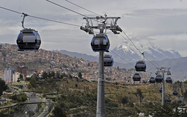 La línea azul de Mi telférico en La Paz - Sputnik Mundo