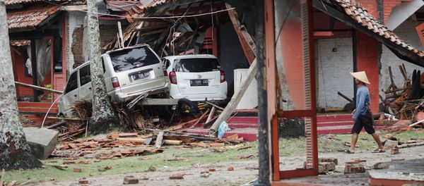 Islas sumidas en el caos: las terribles consecuencias del tsunami en Indonesia - Sputnik Mundo