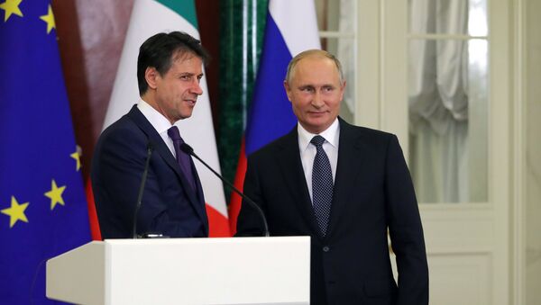 El presidente ruso Vladímir Putin se reúne con el primer ministro italiano Giuseppe Conte - Sputnik Mundo